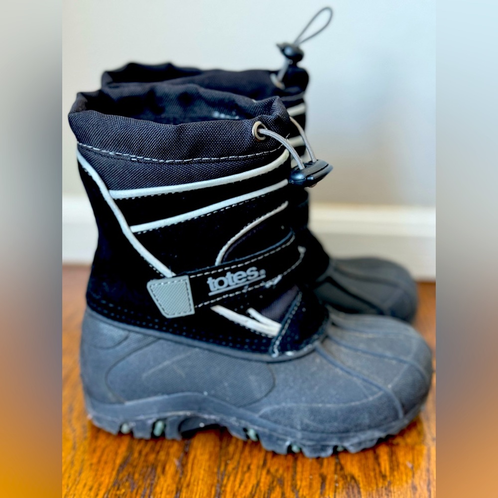 🩶🩶🩶 Boys Snow Boot size 10